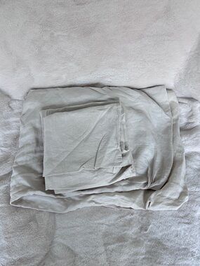 NWT Sijo Organic Linen 3 PC Set - 2 Pillowcases and 1 Fitted Sheet in Fog